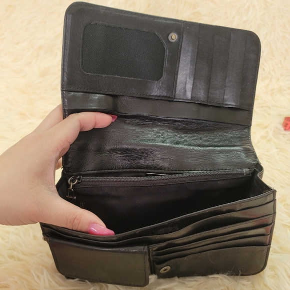 Perlina Crossbody Wallet - Picture 5 of 10